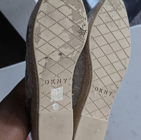 Dkny Slip On Mules Flat Women Sz 9 Metallic Tan Covered Pointed Toe Comfort - Picture 11 of 15